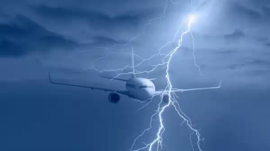 Air New Zealand Plane Struck by Lightning